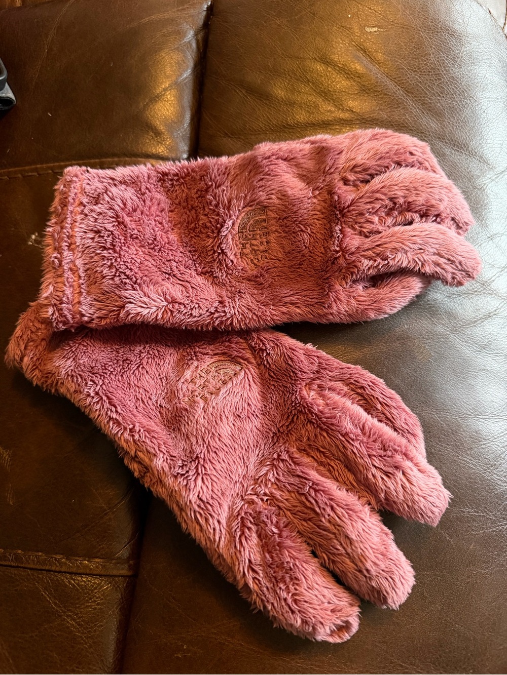 The North Face osito Plush Fleece Gloves - Rose Pink